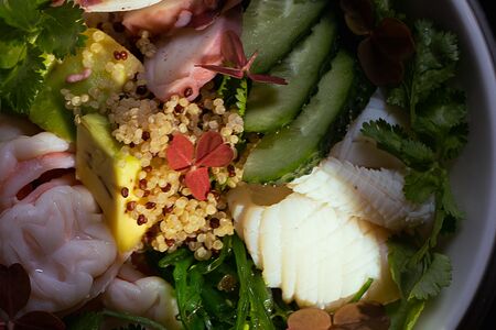 Боул-салат с морепродуктами