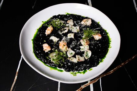 Ризотто с кальмарами и креветкой