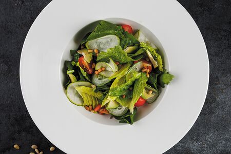 Большой зелёный салат