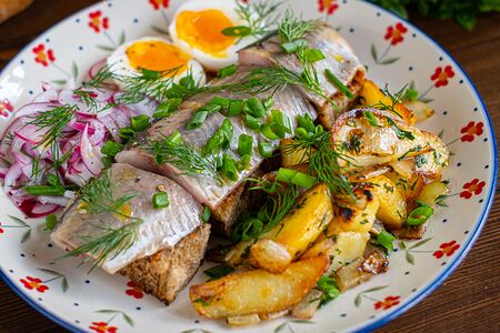 Бочковая сельдь с маринованным луком