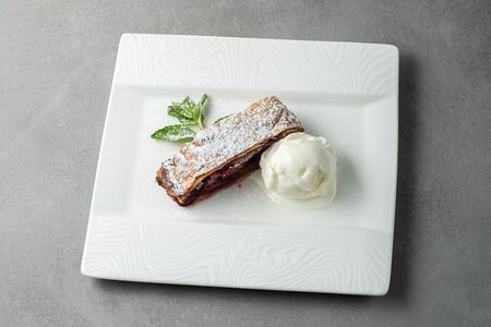 Штрудель яблочный