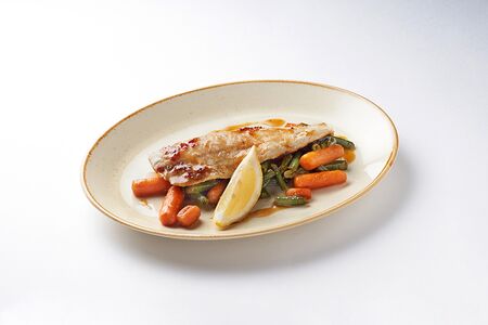 Филе судака с овощами