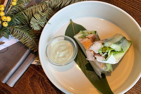 Ролл в рисовой бумаге с цыплёнком