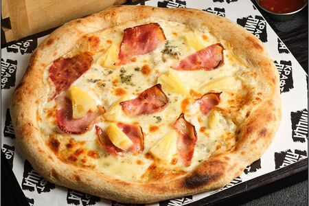 Крафт пицца с ананасами, беконом и сыром дор блю