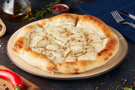 Пицца с грушей и горгондзолой