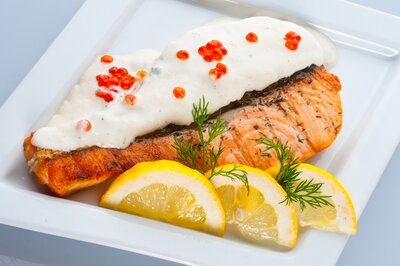 Стейк из семги В икорном соусе