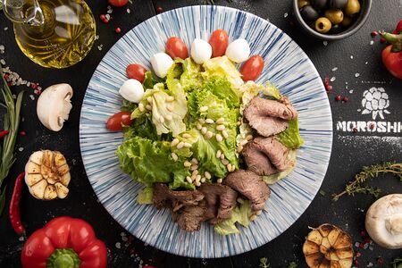 Салат с ростбифом