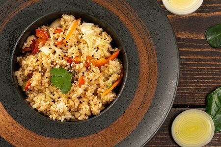 Вок с жаренным рисом и овощами