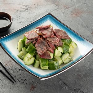 Салат из говядины 牛肉拍黄瓜