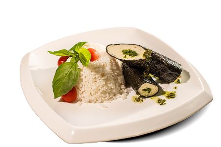 Роллы из щуки фаршированные свежим шпинатом