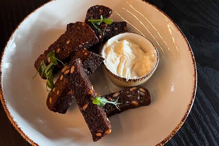 Гренки с чесночным соусом