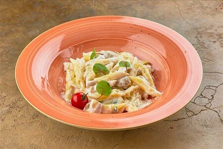 Пенне с курой и грибами в сливочном соусе