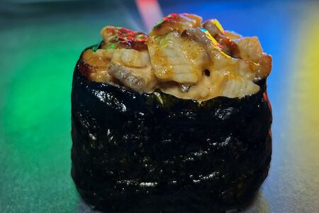 Запеченный гункан с угрем