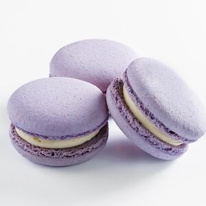 Macarons лаванда-смородина