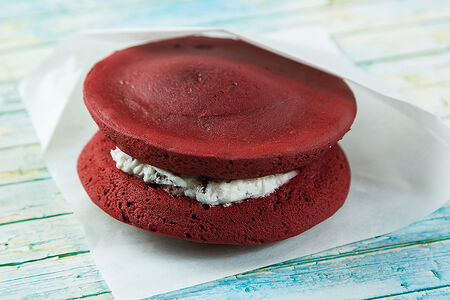 Пирожное Вупи-пай Красный бархат