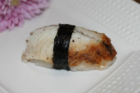 Суши с угрем