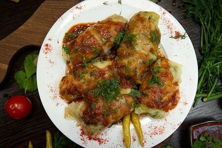 Долма в капустных листьях