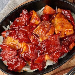 Հորթի միս սմբուկով և լոլիկով թավայում