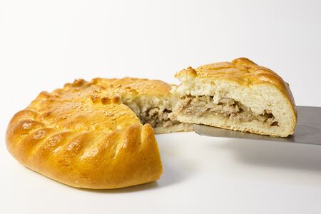 Пирог с мясом и капустой