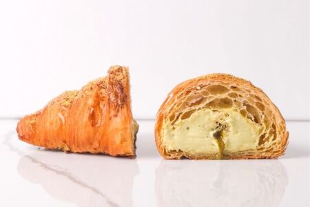 Круассан фисташковый