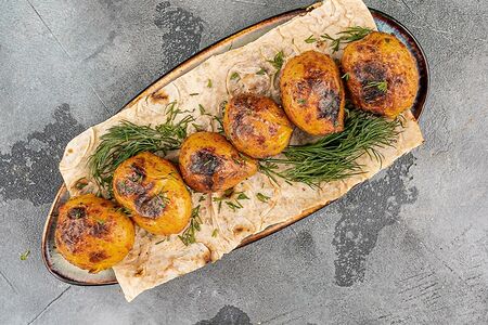 Молодой картофель на углях