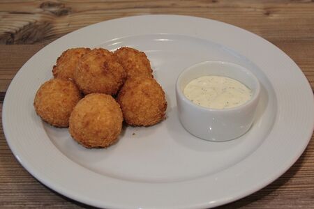 Сырные шарики с халапеньо