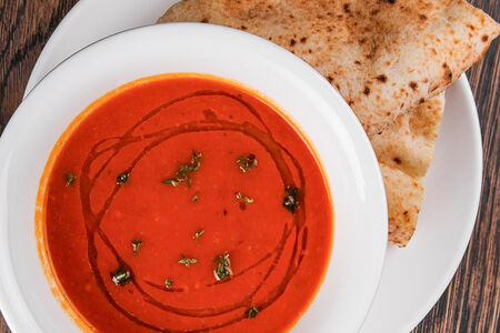 Томатный суп с моцареллой