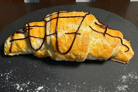 Круассан с шоколадом