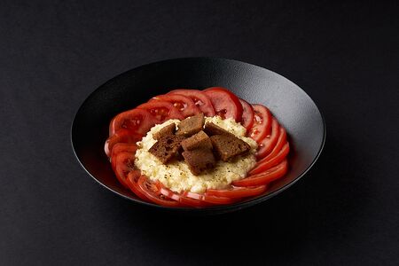 Запеченный сулугуни с томатами