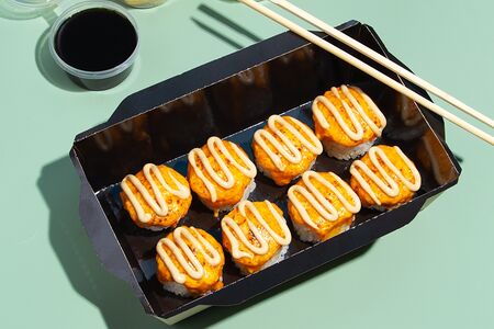 Ролл запеченный с камчатским крабом