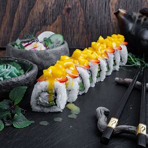 Креветка с клубникой