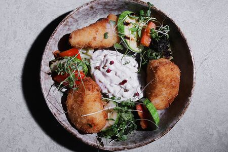 Филе трески в кляре с овощами гриль и соусом тартар