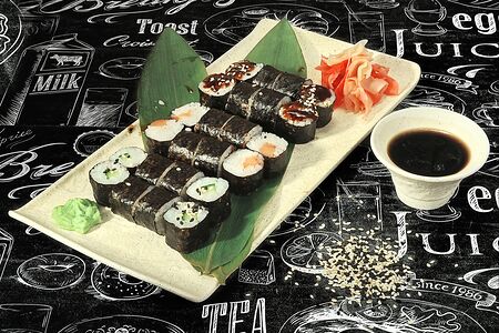 Мини ролл с угрём