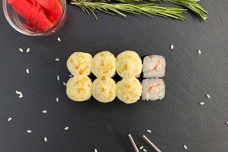 Запеченный ролл с креветкой