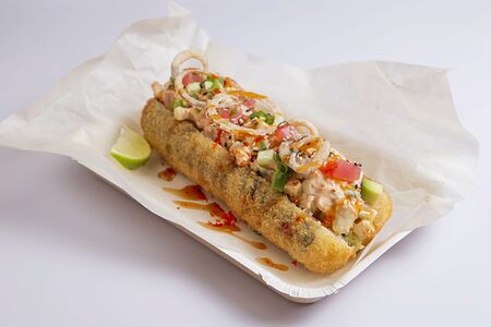 Японский хот-дог с тунцом