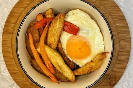 Вок картофель с курицей