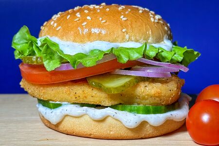 Домашний бургер с куриной котлетой