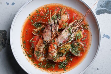 Томатный суп с морепродуктами
