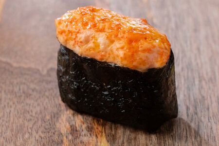 Запеченные суши с лососем