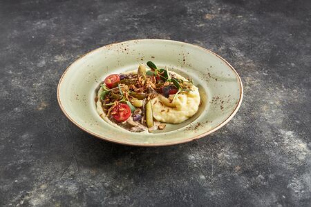 Бефстроганов с картофельным пюре