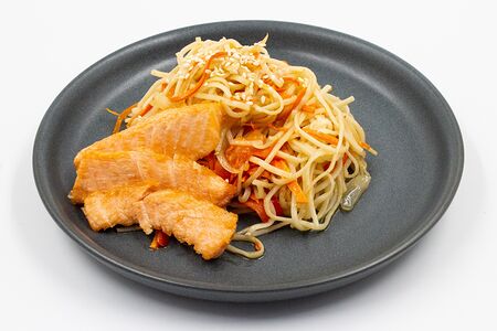 Яичная лапша с лососем