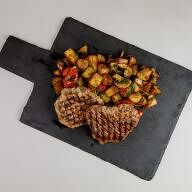 Говяжьи отбивные с картофелем