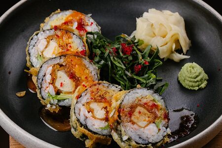 Тёплый ролл с креветкой и тофу