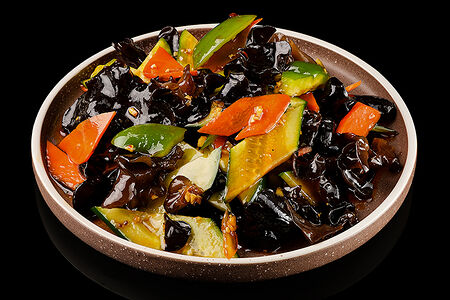 Салат с древесными грибами