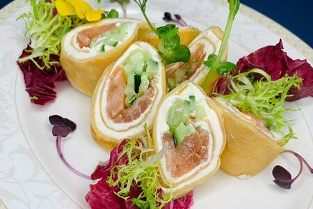 Рулетики блинные с семгой