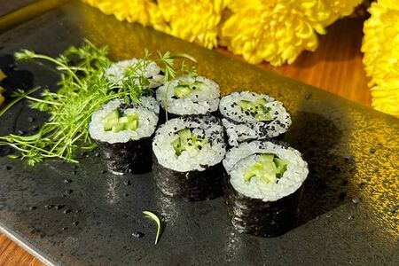 Ролл классический с огурцом