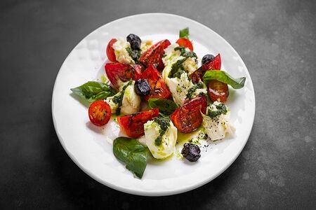 Моцарелла с карамелизированными томатами