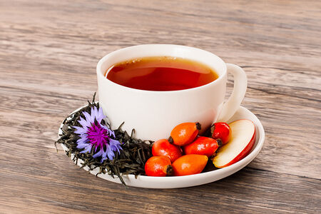 Чай черный лимонное яблоко с шиповником