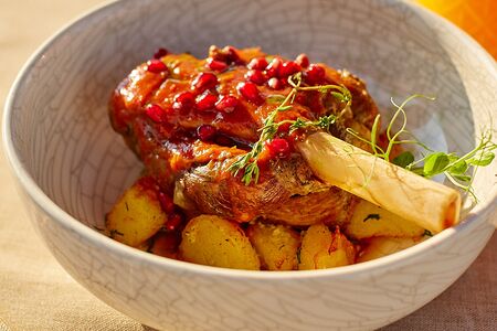 Ножка ягненка с ароматным картофелем