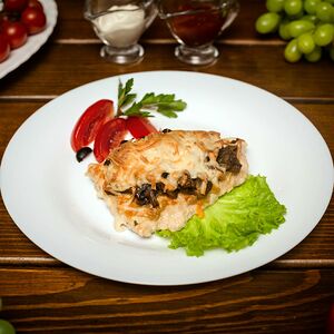 Отбивная из свинины с грибами и сыром